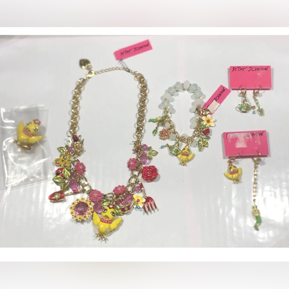 Bottom dollar Betsey Johnson garden party statement lot 🐥 🌺